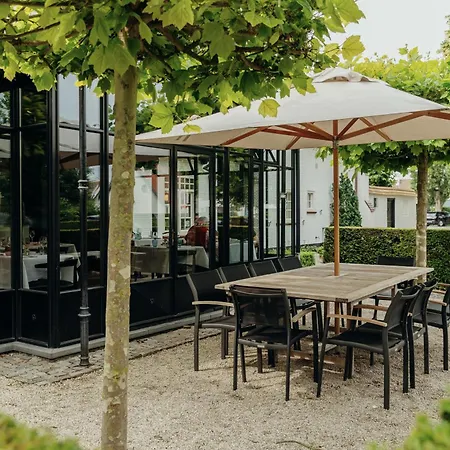 Charl's Guest house 4*
